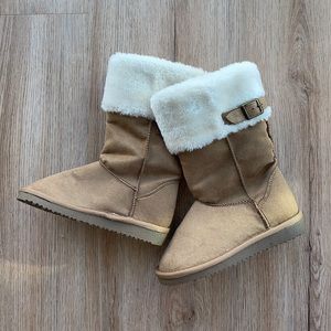 ❤️SOLD ❤️OLD NAVY boots 🥾 size 11 for girls. Used like a new.